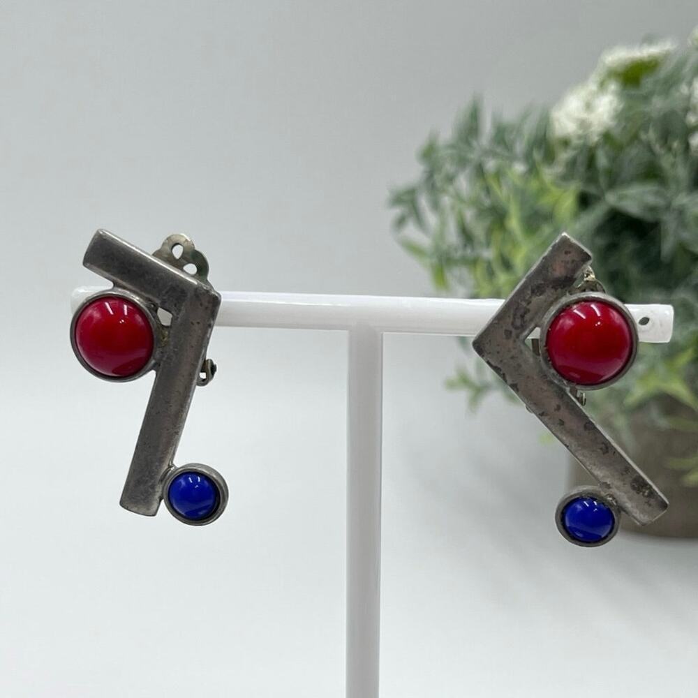 Ben-Amun Vintage abstract silver tone L blue red cabochon clip on earring